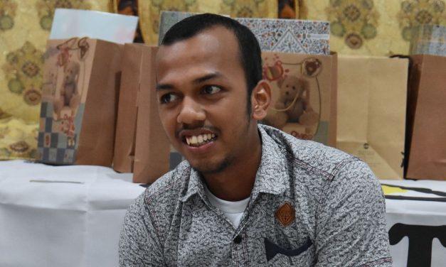 對寫作有熱誠的青年Furqan